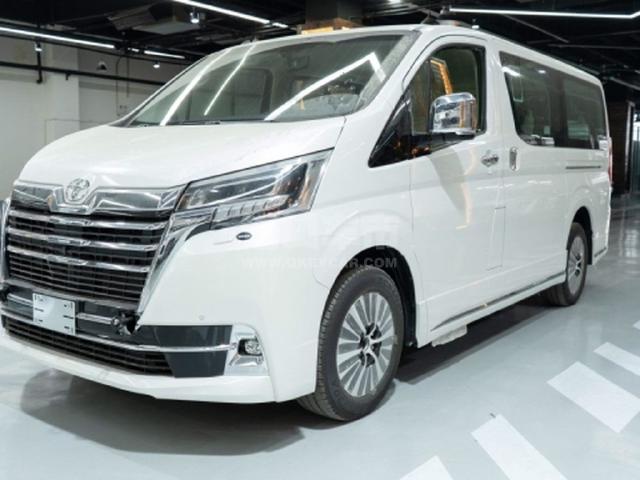 中东版2023款 丰田格兰维亚 2.8T 柴油 Premium高级版