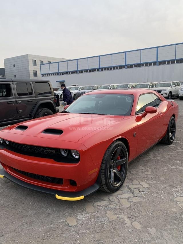 加版2022款 道奇挑战者6.2T SRT Hellcat Redeye红眼