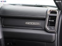 22款 5.7L 运动版实车照片